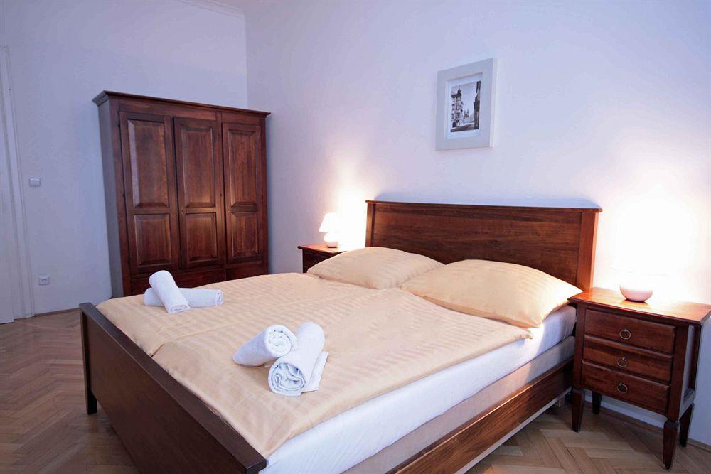Leo Apartments Old Town Прага Екстериор снимка