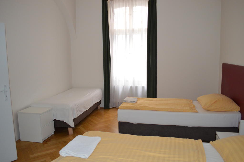 Leo Apartments Old Town Прага Екстериор снимка
