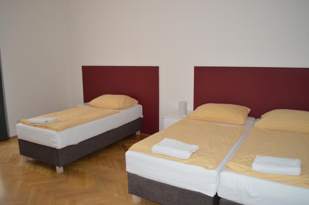 Leo Apartments Old Town Прага Екстериор снимка
