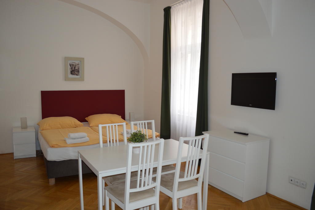 Leo Apartments Old Town Прага Екстериор снимка