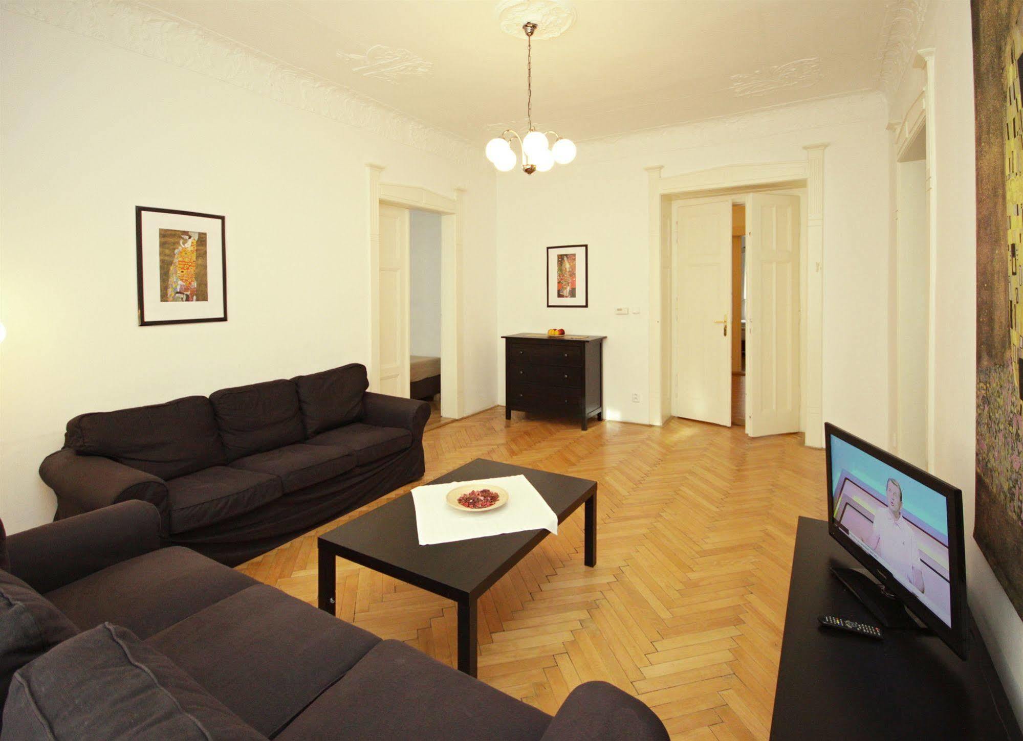 Leo Apartments Old Town Прага Екстериор снимка