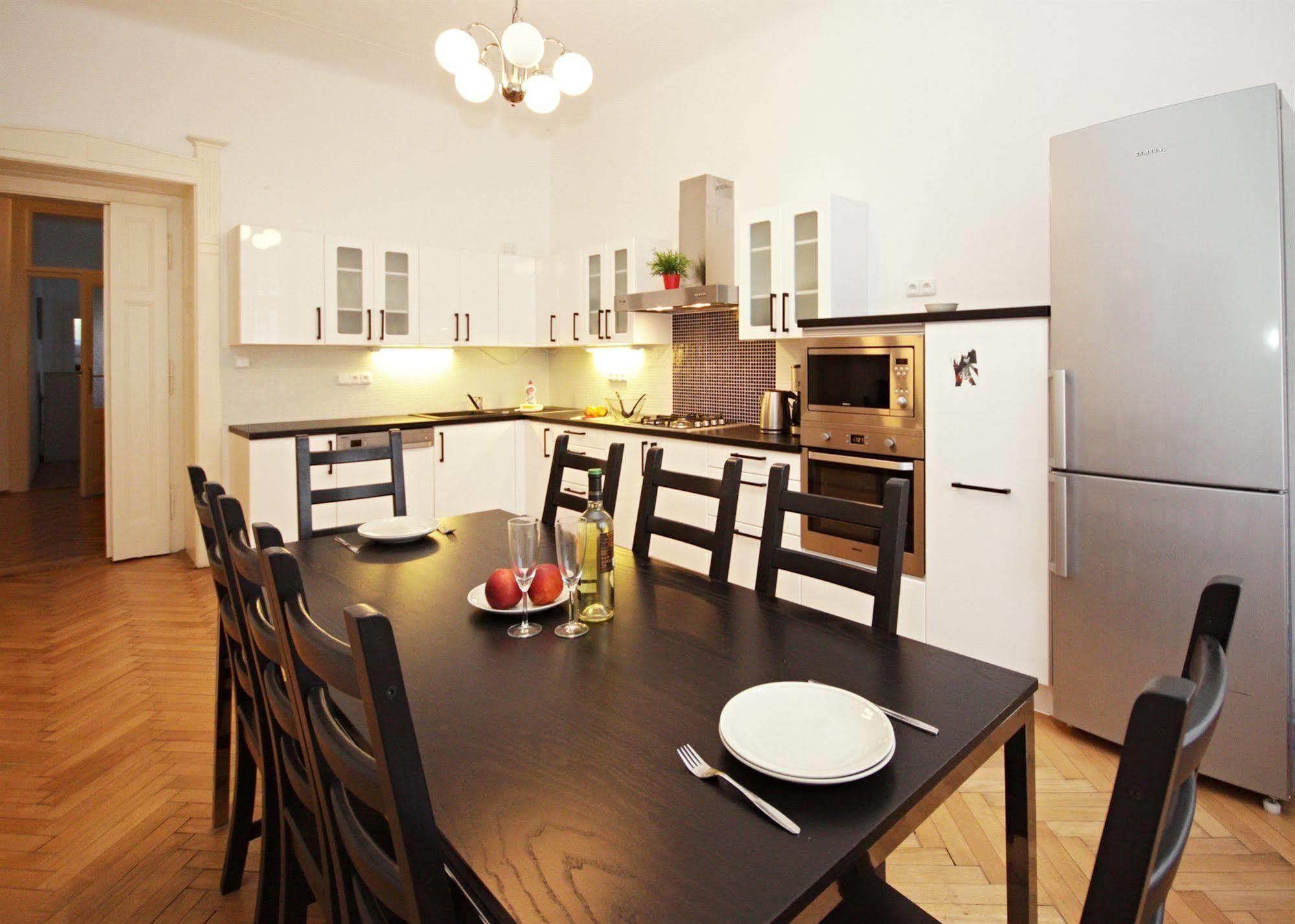 Leo Apartments Old Town Прага Екстериор снимка