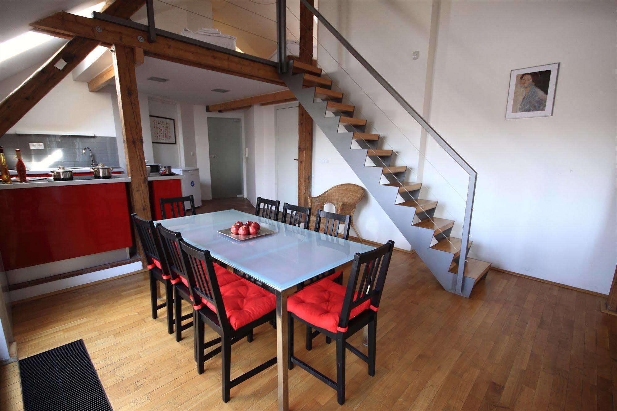 Leo Apartments Old Town Прага Екстериор снимка