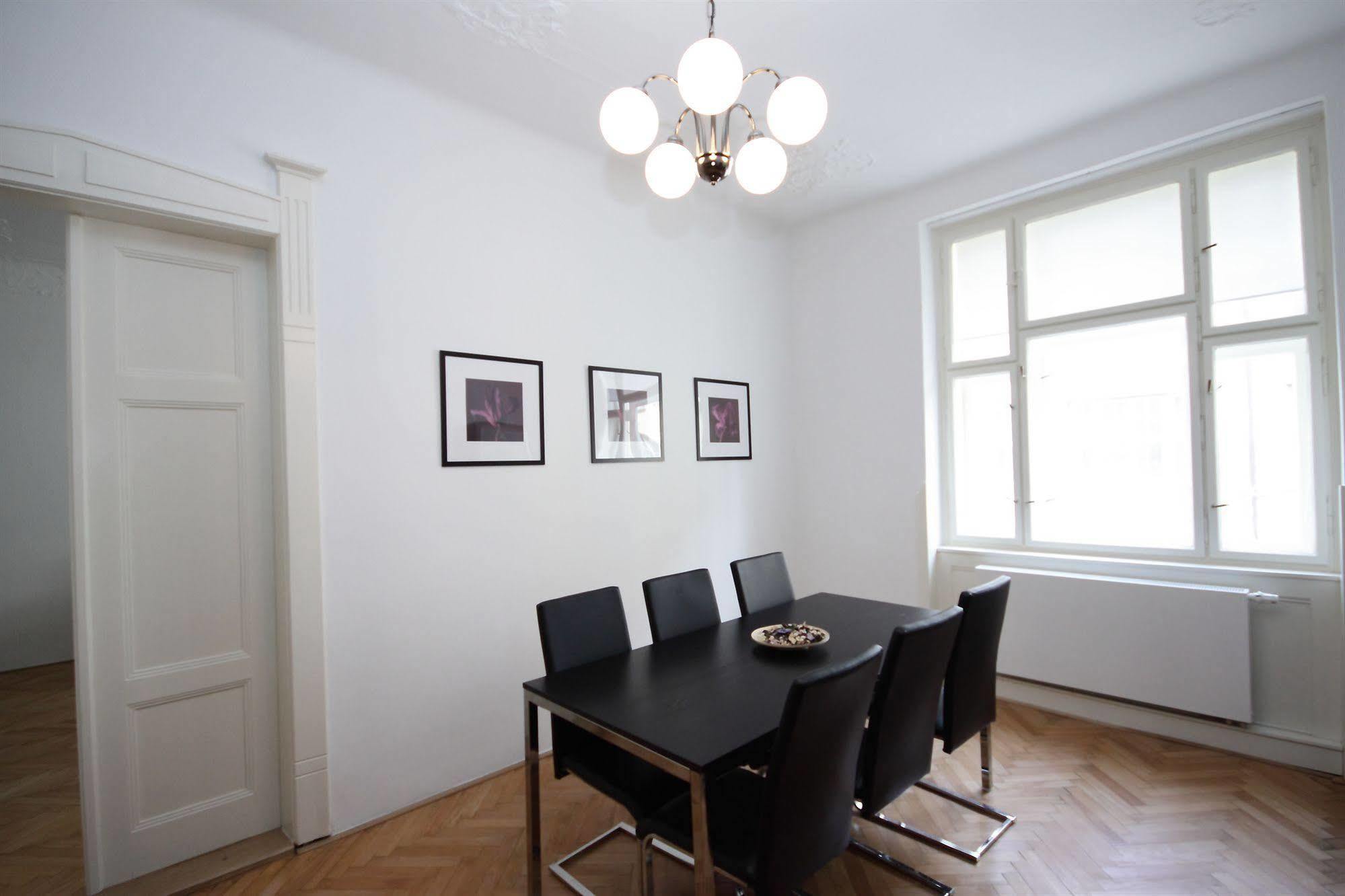 Leo Apartments Old Town Прага Екстериор снимка