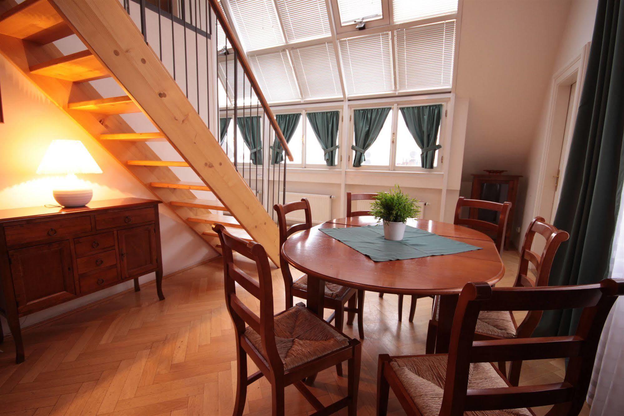 Leo Apartments Old Town Прага Екстериор снимка