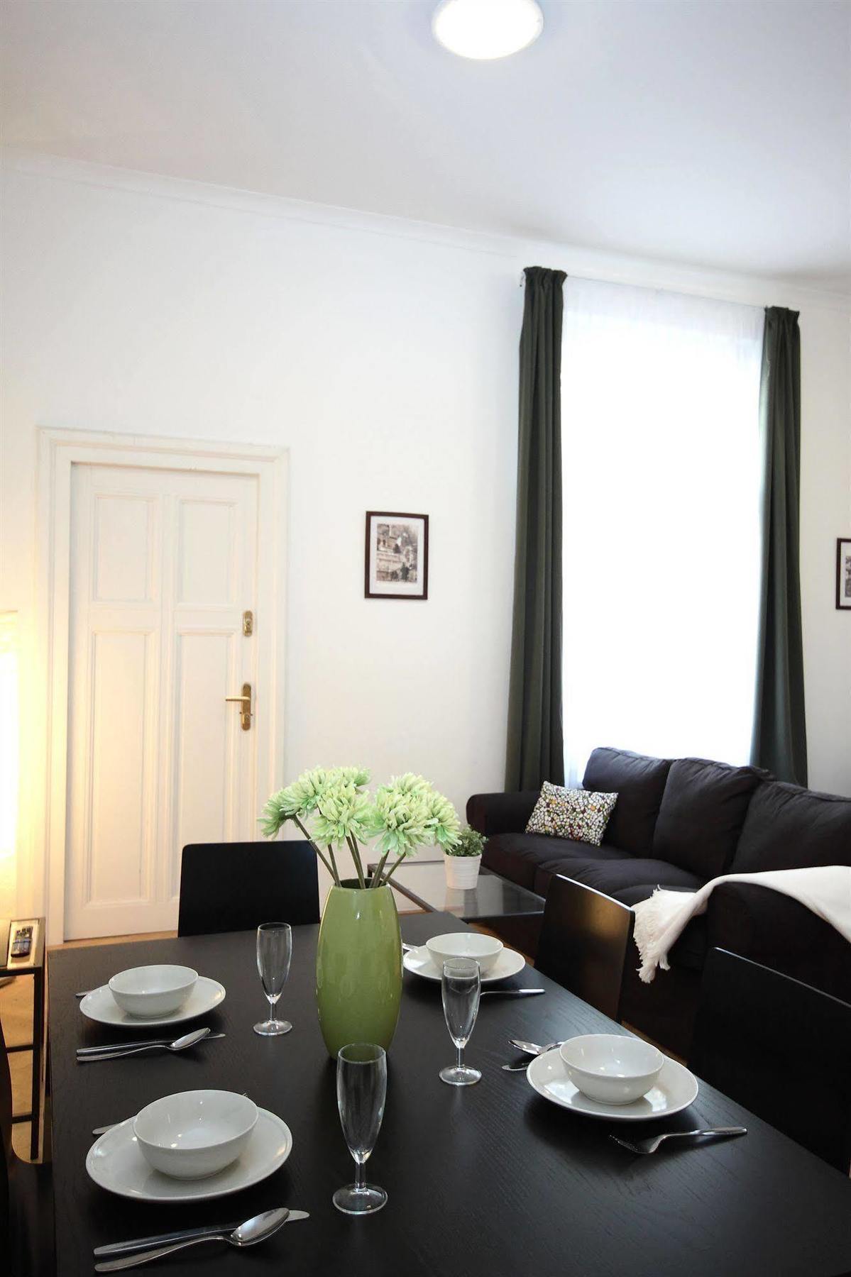 Leo Apartments Old Town Прага Екстериор снимка